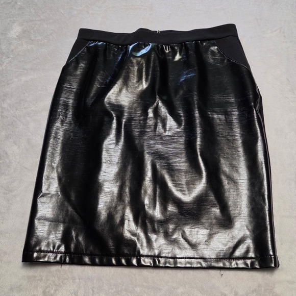 H&M Dresses & Skirts - Black Faux Leather Front Stretch Back Mini Skirt L Office Siren Edgy Chic Moto